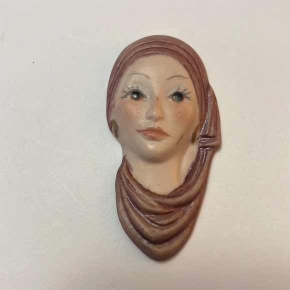 Beautiful Porcelain Lady Face Brooch Pins. Pink lips and brown long lashed eyes - Picture 3 of 6